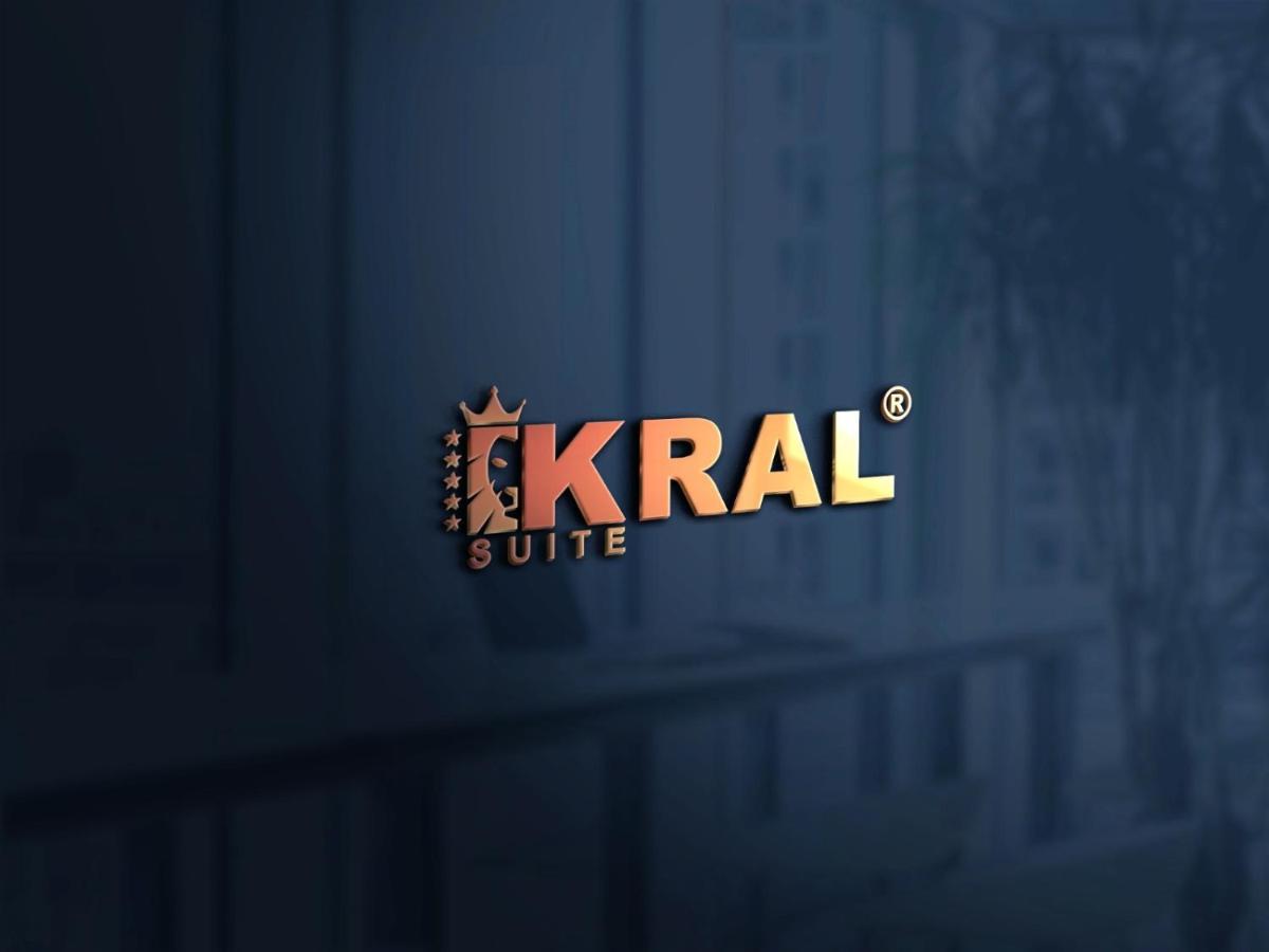 Eyuep Kral Small Suit - Istanbul, Istanbul