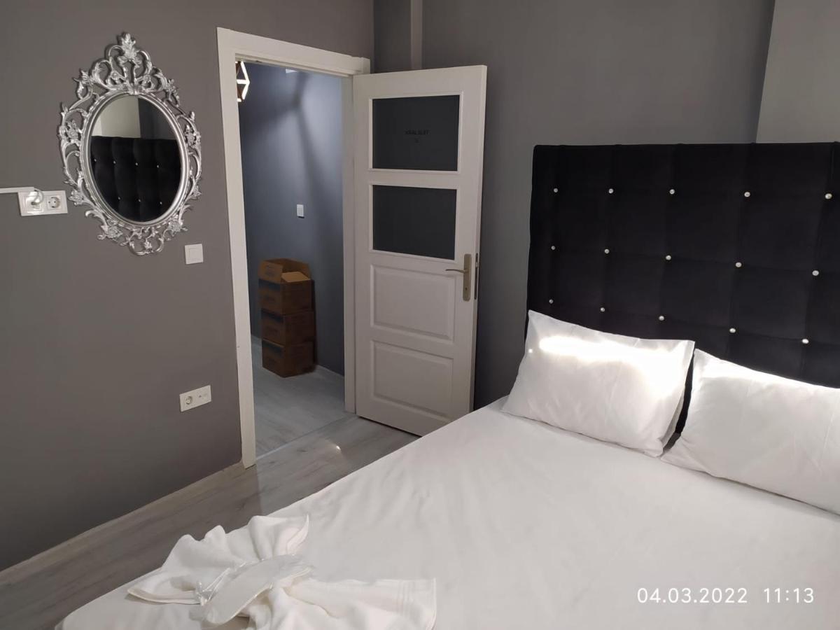 Eyuep Kral Small Suit - Istanbul — Photos 2